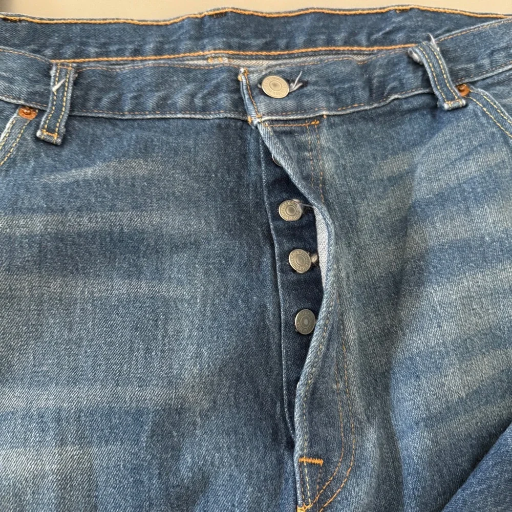 Vintage Levi's 501 Denim‎ Shorts Men's 42 Button Fly Distressed Knee-Length